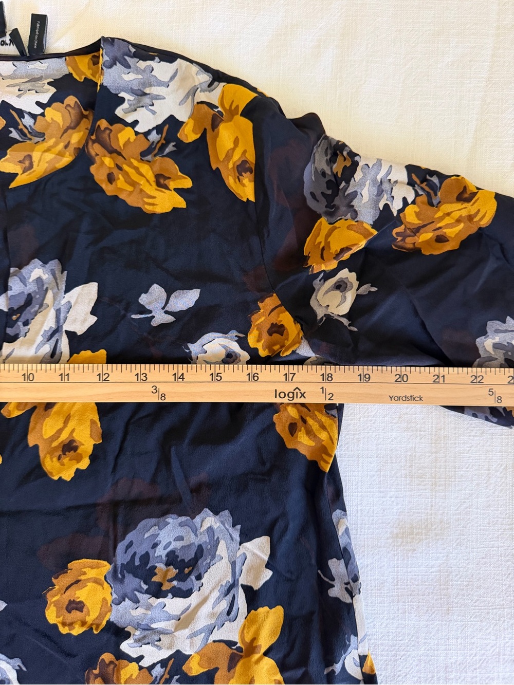 Theory Antazia 100% Silk Black Floral Keyhole Blouse - Picture 7 of 8